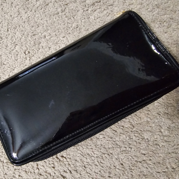 St. John Wallet - Picture 3 of 3